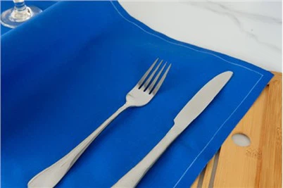 Serviettes en tissu bleu roi